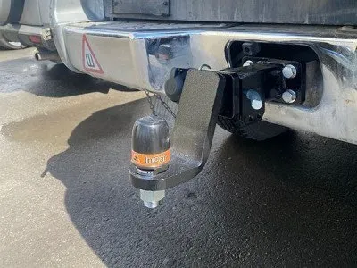 Фаркоп тип шара E для Mitsubishi Pajero 1991-2004 / Nissan Safari 1987-1997 / Toyota Land Cruiser 19 (16216A)