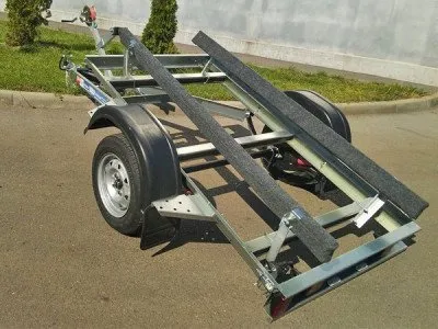 Прицеп ДОН B3618, с ложементами+лебедка с носовым упором оцинкованный (В3618)