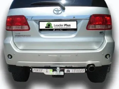 Фаркоп тип шара F с нерж. накладкой для Toyota Fortuner 2005-2015 (T122-F(N))