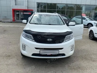 Дефлектор капота черный для Kia Sorento 2009-2012 (DK060)