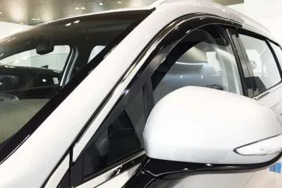 Дефлекторы боковых окон с крепл. и нерж. молдингом для Hyundai Santa Fe 2018-2025 (BHYSF1823)