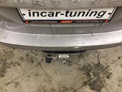 Фаркоп тип шара F с нерж. накладкой для Toyota Fortuner 2005-2015 (24.2588.08)