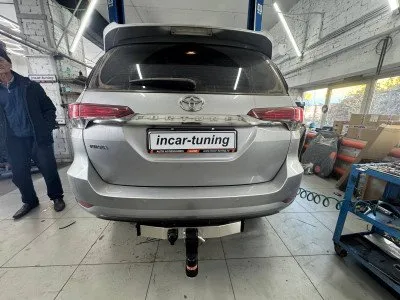 Фаркоп тип шара E с нерж. накладкой для Toyota Fortuner 2015-2020 (TFR-16-991124.00)